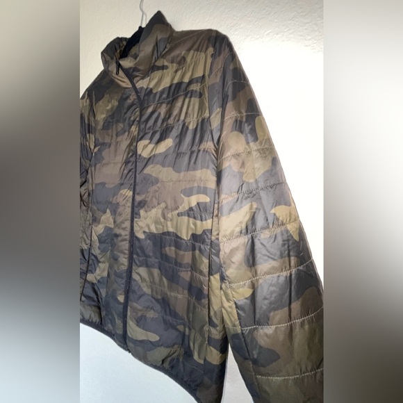 Victoria’s Secret PINK Camo Print Lightweight Puffer Jacket SIZE MEDIUM - Picture 3 of 8